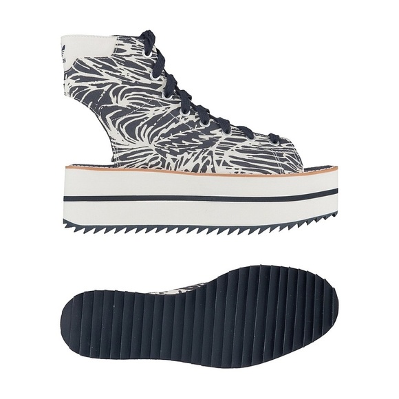 𝑅 𝒶 𝓇 𝑒 | 𝒜𝒹𝒾𝒹𝒶𝓈 𝒩𝒶𝓋𝓎 𝒮𝒽𝑜𝑒𝓈 - Picture 3 of 5